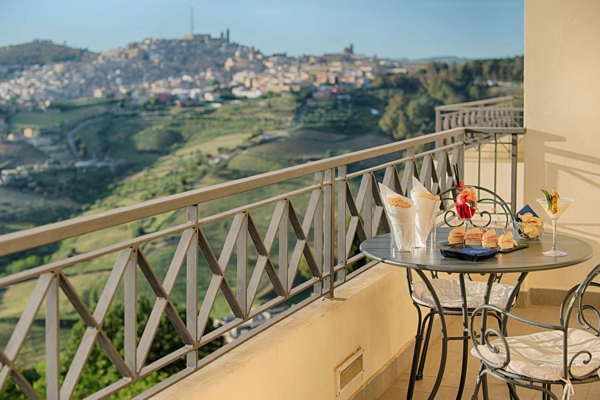 Nh Caltagirone Villa San Mauro Exterior photo